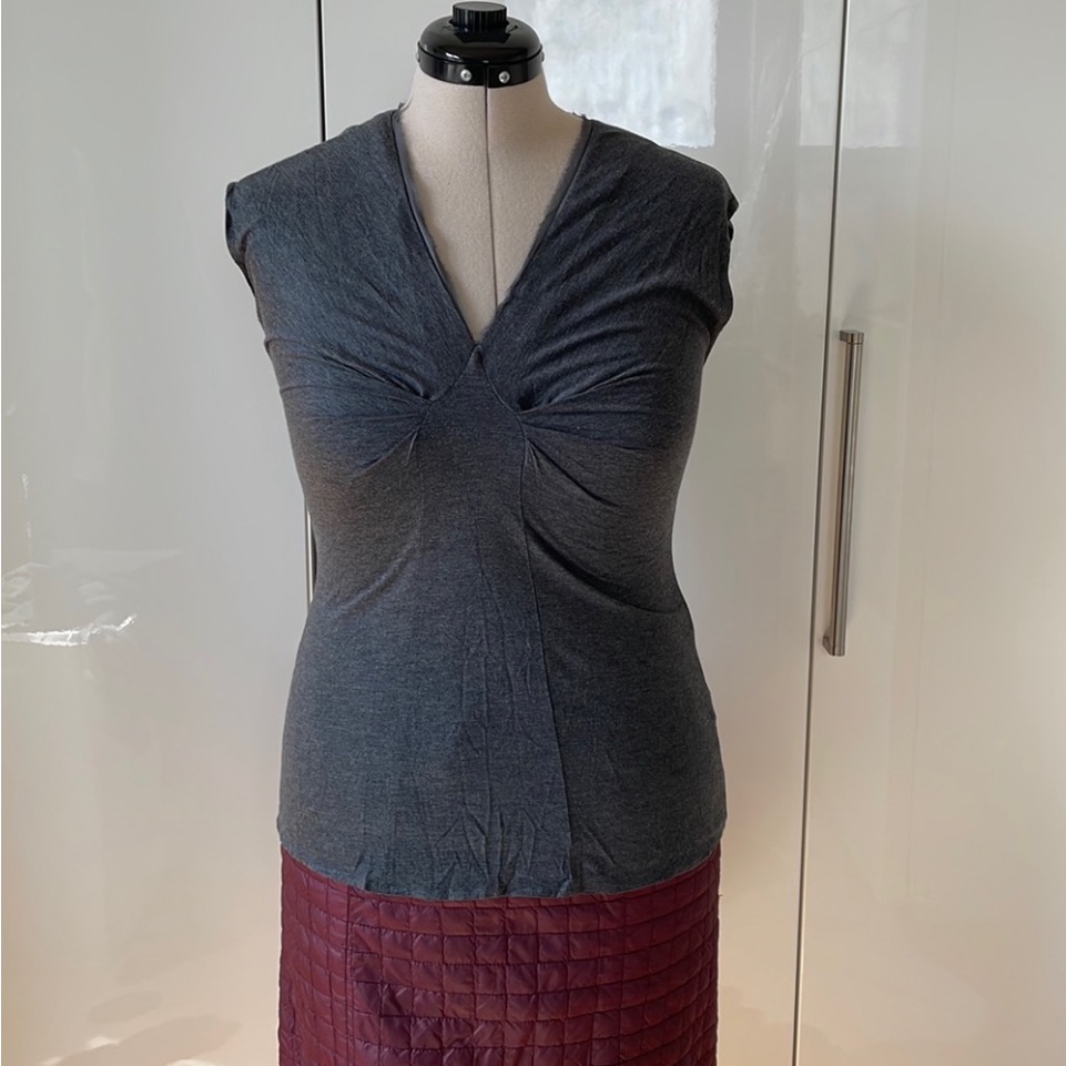 Banana Republic T-Shirt Sleeveless Color-Gray Size-Medium/Petite Nwot